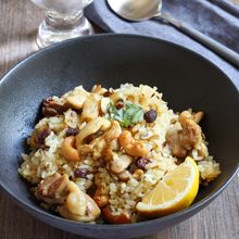 鶏とスパイスの奥深い味わい【スパイシーチキンピラフ】