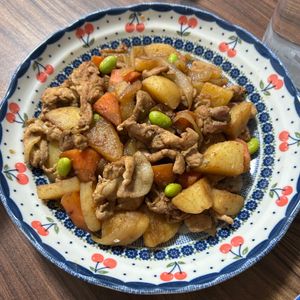 ぽんえりの作ってみた!投稿(【カレー肉じゃが】ご飯との相性抜群！やみつきおかず)