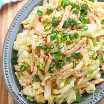 お箸が止まらない！ヘルシー♡鶏むね肉と白菜の梅ごまサラダ