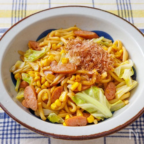 子供喜ぶ!ウインナーとコーンのバターしょうゆ焼うどん