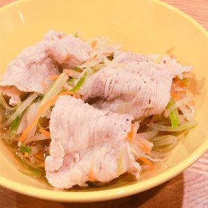 ミルクの作ってみた!投稿(身体ぽっかぽか♡『千切り野菜の豚しゃぶ生姜鍋』)