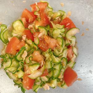 サラの作ってみた!投稿(副菜にオススメ！トマトとズッキーニのやみつき和え)