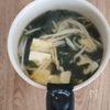 5分で完成♪ピリ辛わかめ×豆腐×もやしのスープの工程2
