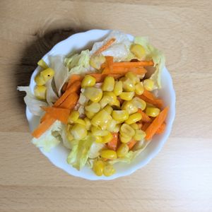 ゆいの作ってみた!投稿(【レタスとコーンのサラダ】　シンプルで何でも合わせやすい♪)