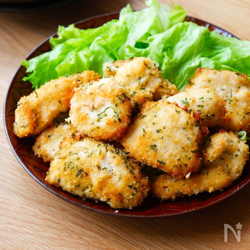 簡単サクッ【鶏むね肉の青じそパン粉焼き】