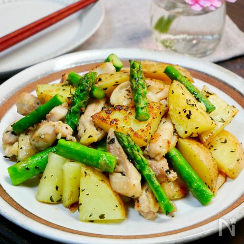 バジル香る♡鶏肉と新じゃが、アスパラのガーリック炒め