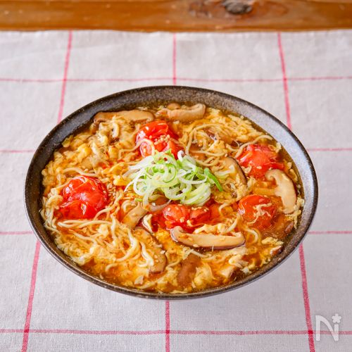 トマトとふわふわ卵の酸辣湯風ラーメン