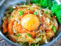 【新玉ねぎとサーモンのユッケ】今日のおつまみ