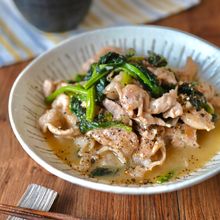 豚こまとほうれん草のつゆバタ炒め