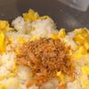 10分で完成!【鮭レタスチャーハン】の工程2