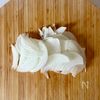 材料３つで簡単副菜！《厚揚げと玉ねぎの卵とじ》の工程1