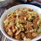 白ご飯必須！鶏むね肉とキャベツのオイスター炒め