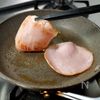 【究極ズボラ丼】包丁なし!5分でできる『ハムチーズエッグ丼』の工程1