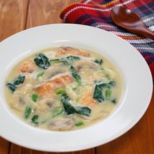 サーモンとほうれん草の豆乳シチュー