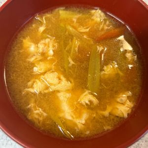 サラの作ってみた!投稿(バター香る♪アスパラとトマトのかき玉みそ汁)
