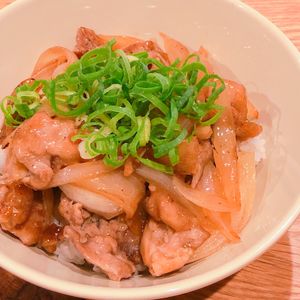 ミルクの作ってみた!投稿(【新玉ねぎと豚肉のさっぱりオイポン炒め】10分おかず♡)