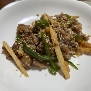 ぽちゃこの作ってみた!投稿(【王道の青椒肉絲】旬のたけのこで！食材３つ♪)