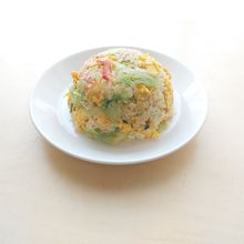 腸活お手軽!たんぱく質たっぷり!かにかまレタスチャーハン