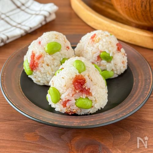 枝豆と梅のほっこりおにぎり