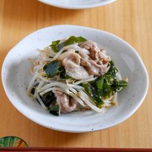 《生甘酒が隠し味》もやしと海藻たっぷり豚しゃぶサラダ