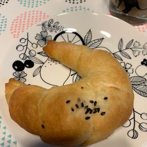 ぐ〜たら子の作ってみた!投稿(塩パン好きへ！研究を重ねて食感を追求した『クレセント塩パン』)