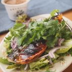 【これとスープで満足！】焼きサバのアジアンサラダ