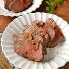 簡単ローストビーフ風【しっとり牛もものステーキ】