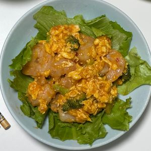 しんやの作ってみた!投稿(5分でできる美味しい中華♡スイチリでふわとろ卵入りエビチリ)