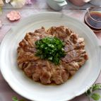 カリッカリがおいしい！豚バラ肉のエノキコーンバター包み