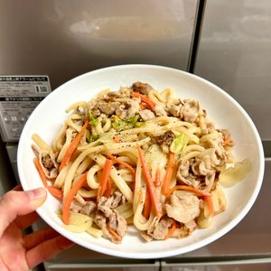 ケの作ってみた!投稿(豚肉とキャベツのおかかバター醤油うどん【#残り野菜】)