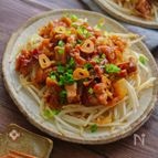 にんにくが食欲をそそる♪もやしの甘酢豚肉のっけ
