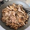 【豚肉ときのこの味噌バター炒め】コクうま！の工程3