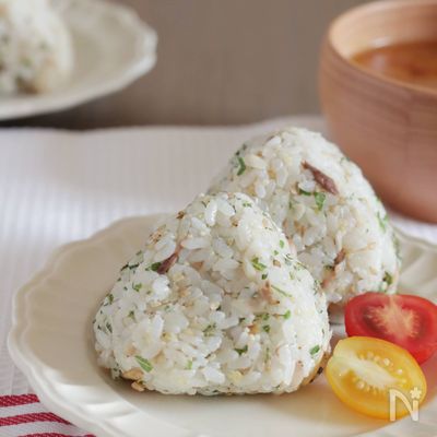あじの干物と青じそのおにぎり