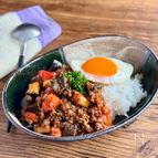 なすとトマトで簡単！こってり甘辛【ソースそぼろ丼】