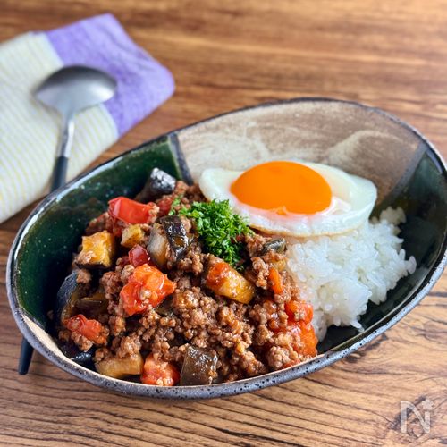 なすとトマトで簡単！こってり甘辛【ソースそぼろ丼】