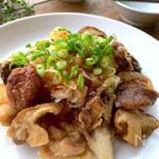 おろしポン酢でじゅわっとサッパリ！鶏モモときのこの唐揚げ