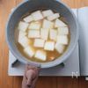 冬瓜がとろっと絶品♡豚こまの味噌煮の工程1