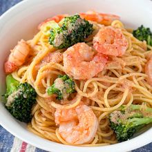 パスタと一緒にゆでるだけ◎【エビとブロッコリーの明太パスタ】