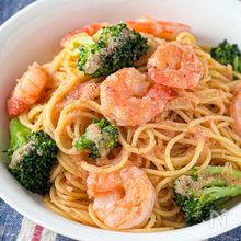 パスタと一緒にゆでるだけ◎【エビとブロッコリーの明太パスタ】