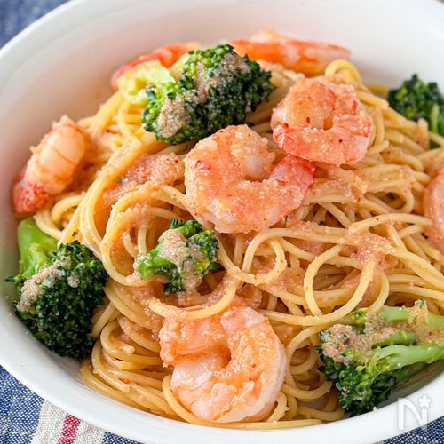 パスタと一緒にゆでるだけ◎【エビとブロッコリーの明太パスタ】
