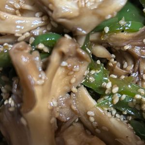 チョビの助の作ってみた!投稿(舞茸とピーマンのオイスターソース炒め。簡単！野菜の副菜♪)