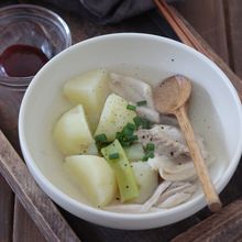 ほぐし鶏手羽とじゃがいものスープ【下味冷凍レシピ】