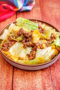 【キャベツとひき肉とふんわり玉子の味噌にんにく炒め】彩り◎