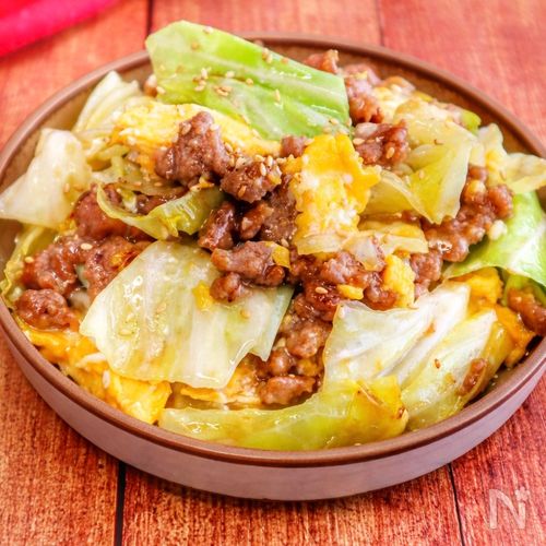 【キャベツとひき肉とふんわり玉子の味噌にんにく炒め】彩り◎