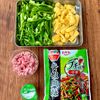 パパッと作れて大満足！ひき肉とお揚げの青椒肉絲の工程1