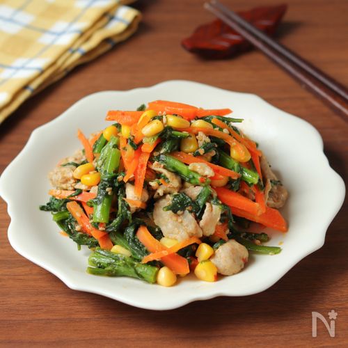 【お弁当にも】春菊と豚肉の彩りピリ辛味噌炒め