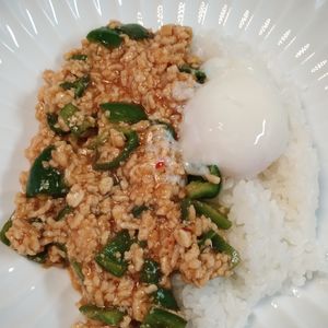 ゆの作ってみた!投稿(とろうま！鶏そぼろピーマンの濃厚肉味噌ごはん)