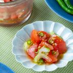 アジア料理の副菜にぴったり！トマトとセロリのマリネ