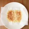 レンジで簡単5分♩【カリカリチーズとトマトのサラダ】の工程1