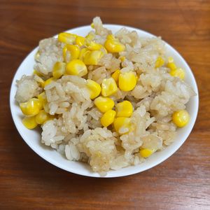らきの作ってみた!投稿(コーン缶で絶品♡〖とうもろこしのバター醤油炊き込みご飯〗)